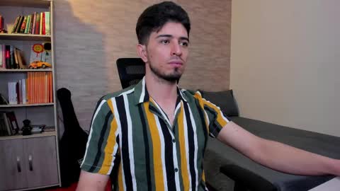 Snapshot of aaron_paul_ chatting on March 9, 7:26 pm Aaron online show from March 9, 7:26 pm