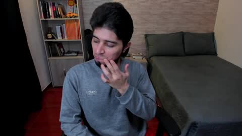 Snapshot of aaron_paul_ chatting on January 27, 5:26 pm Aaron online show from January 27, 5:26 pm