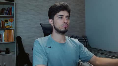 Snapshot of aaron_paul_ chatting on September 21, 6:08 pm Aaron online show from September 21, 6:08 pm