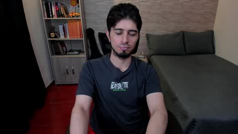 Snapshot of aaron_paul_ chatting on January 17, 11:00 pm Aaron online show from January 17, 11:00 pm