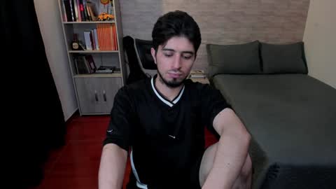 Snapshot of aaron_paul_ chatting on January 20, 9:11 pm Aaron online show from January 20, 9:11 pm