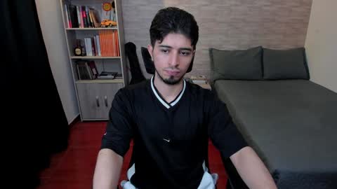 Snapshot of aaron_paul_ chatting on December 23, 8:14 pm Aaron online show from December 23, 8:14 pm