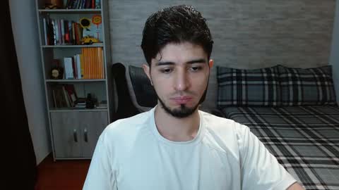 Snapshot of aaron_paul_ chatting on October 27, 6:54 pm Aaron online show from October 27, 6:54 pm