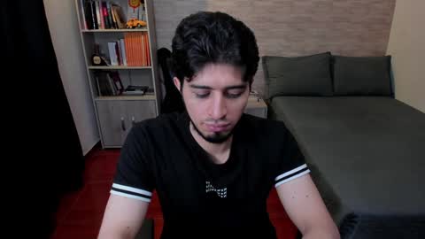 Snapshot of aaron_paul_ chatting on January 28, 6:39 pm Aaron online show from January 28, 6:39 pm