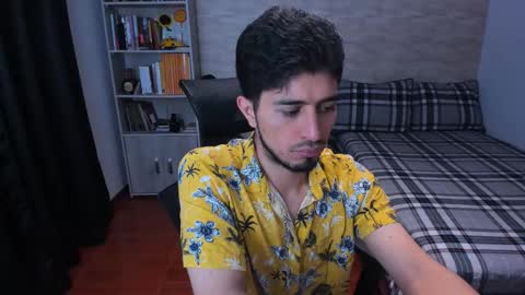 Snapshot of aaron_paul_ chatting on September 25, 8:08 pm Aaron online show from September 25, 8:08 pm