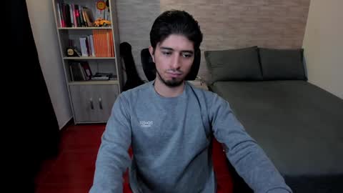 Snapshot of aaron_paul_ chatting on February 5, 8:57 pm Aaron online show from February 5, 8:57 pm