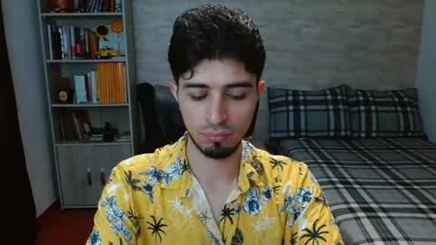 Snapshot of aaron_paul_ chatting on October 21, 7:28 pm Aaron online show from October 21, 7:28 pm