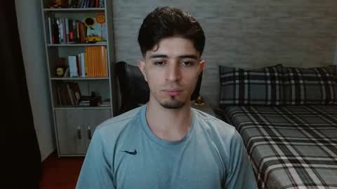 Snapshot of aaron_paul_ chatting on October 5, 8:35 pm Aaron online show from October 5, 8:35 pm