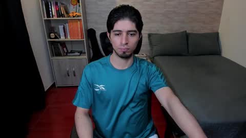 Snapshot of aaron_paul_ chatting on February 18, 7:54 pm Aaron online show from February 18, 7:54 pm