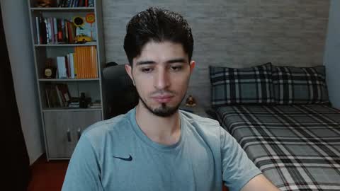 Snapshot of aaron_paul_ chatting on October 23, 7:28 pm Aaron online show from October 23, 7:28 pm