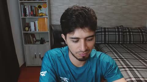 Snapshot of aaron_paul_ chatting on September 24, 8:07 pm Aaron online show from September 24, 8:07 pm