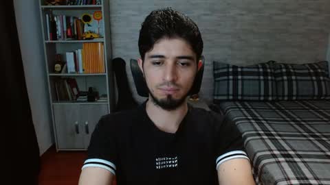 Snapshot of aaron_paul_ chatting on October 4, 8:24 pm Aaron online show from October 4, 8:24 pm