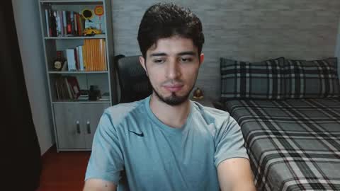 Snapshot of aaron_paul_ chatting on September 27, 8:28 pm Aaron online show from September 27, 8:28 pm