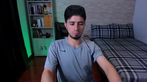 Snapshot of aaron_paul_ chatting on September 8, 7:46 pm Aaron online show from September 8, 7:46 pm