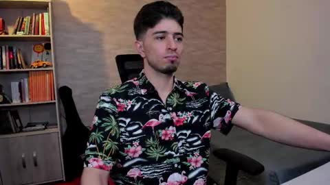 Snapshot of aaron_paul_ chatting on March 2, 7:52 pm Aaron online show from March 2, 7:52 pm