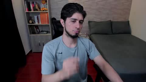 Snapshot of aaron_paul_ chatting on February 14, 8:37 pm Aaron online show from February 14, 8:37 pm