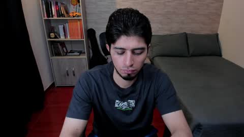 Snapshot of aaron_paul_ chatting on January 26, 9:29 pm Aaron online show from January 26, 9:29 pm