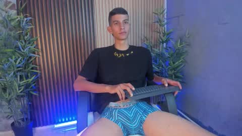 Aaron online show from December 5, 4:58 pm