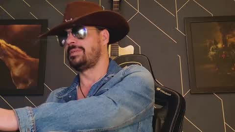 Aaron online show from February 6, 2:33 am