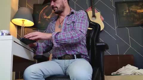 Aaron online show from December 13, 7:53 pm