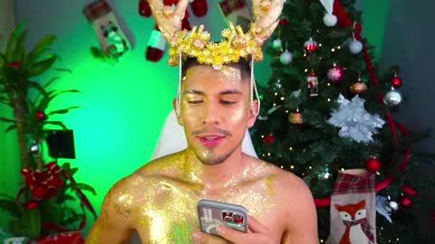 AARON  online show from December 28, 5:03 pm