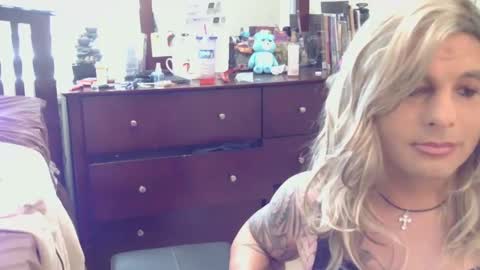 Snapshot of aaronprezent chatting on December 22, 7:21 pm aaronprezent online show from December 22, 7:21 pm