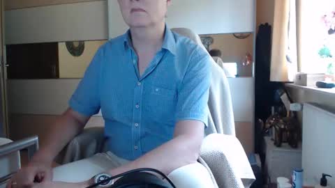 Snapshot of ach471 chatting on September 10, 8:35 am ach471 online show from September 10, 8:35 am