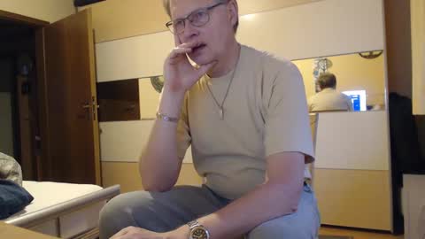 Snapshot of ach471 chatting on December 3, 7:19 am ach471 online show from December 3, 7:19 am