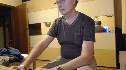 Snapshot of ach471 chatting on December 10, 7:05 am ach471 online show from December 10, 7:05 am