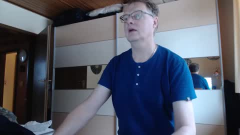 Snapshot of ach471 chatting on February 12, 8:06 am ach471 online show from February 12, 8:06 am