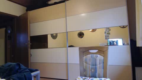 Snapshot of ach471 chatting on January 19, 8:07 am ach471 online show from January 19, 8:07 am