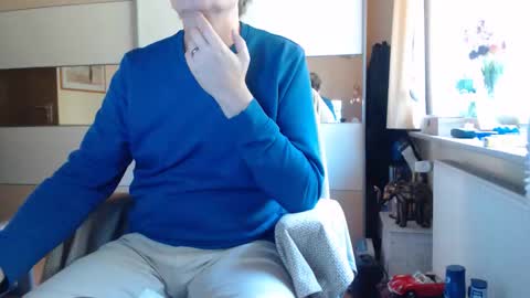 Snapshot of ach471 chatting on October 2, 7:12 am ach471 online show from October 2, 7:12 am