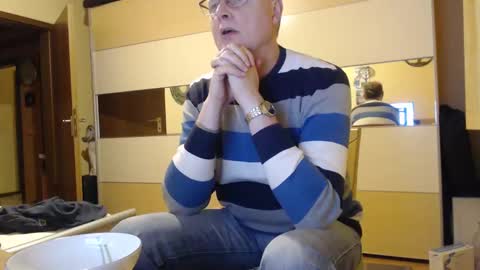 Snapshot of ach471 chatting on December 27, 6:20 pm ach471 online show from December 27, 6:20 pm