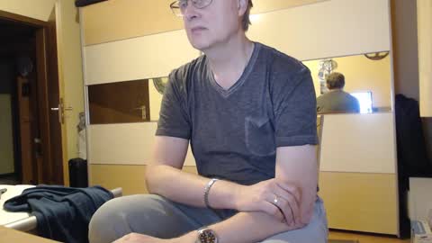 Snapshot of ach471 chatting on December 11, 7:32 am ach471 online show from December 11, 7:32 am