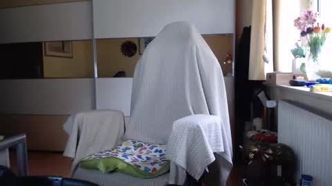 Snapshot of ach471 chatting on October 29, 7:44 am ach471 online show from October 29, 7:44 am