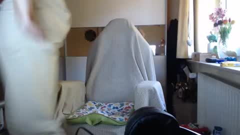 Snapshot of ach471 chatting on October 18, 6:40 am ach471 online show from October 18, 6:40 am