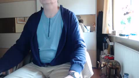 Snapshot of ach471 chatting on October 19, 10:18 am ach471 online show from October 19, 10:18 am