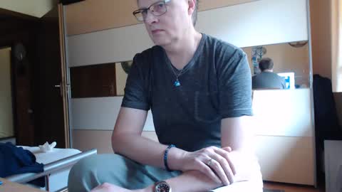 Snapshot of ach471 chatting on December 8, 10:19 am ach471 online show from December 8, 10:19 am