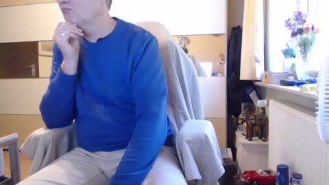 Snapshot of ach471 chatting on October 1, 6:39 am ach471 online show from October 1, 6:39 am