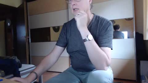 Snapshot of ach471 chatting on December 12, 10:02 am ach471 online show from December 12, 10:02 am