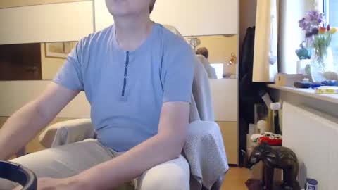 Snapshot of ach471 chatting on October 22, 7:01 am ach471 online show from October 22, 7:01 am