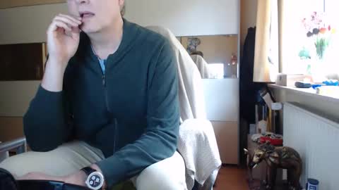 Snapshot of ach471 chatting on October 24, 10:50 am ach471 online show from October 24, 10:50 am