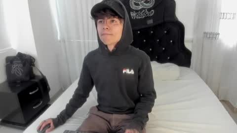 Acid Milo online show from December 18, 1:12 pm