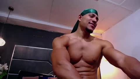 Snapshot of adam_fit19cm chatting on October 22, 2:32 pm Adam online show from October 22, 2:32 pm