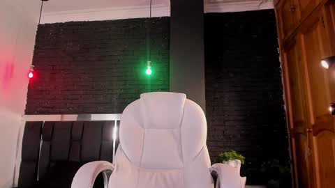 adam_piarse online show from December 4, 11:35 pm