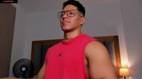 adambrocs1 online show from February 28, 12:21 am