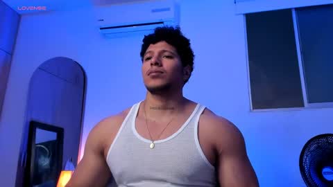 adambrocs1 online show from April 5, 11:34 pm