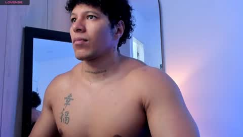 adambrocs1 online show from July 10, 3:37 pm