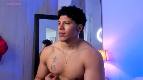 adambrocs1 online show from March 10, 1:17 pm