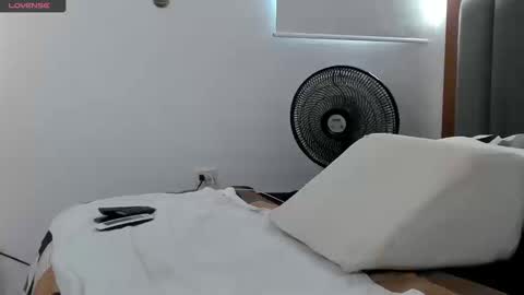 adambrocs1 online show from September 20, 10:10 pm